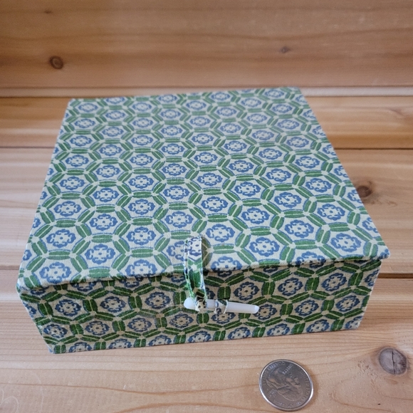 Antique embroidered silk Koi fish with stand. - Picture 6 of 7